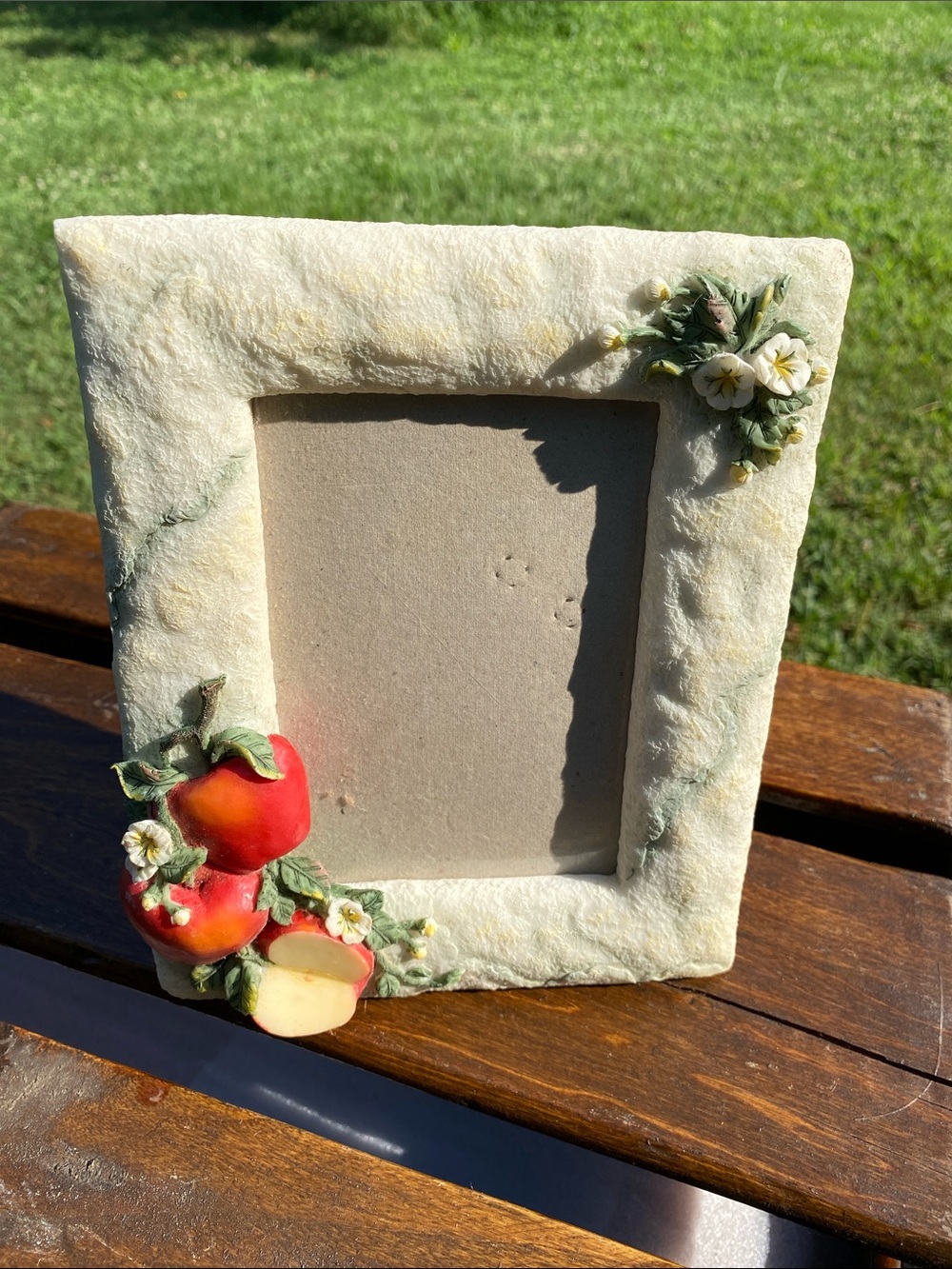 Vintage A. Richesco Corporation Hand-Painted Apple Floral 3D Resin 3.5 X 5 Frame